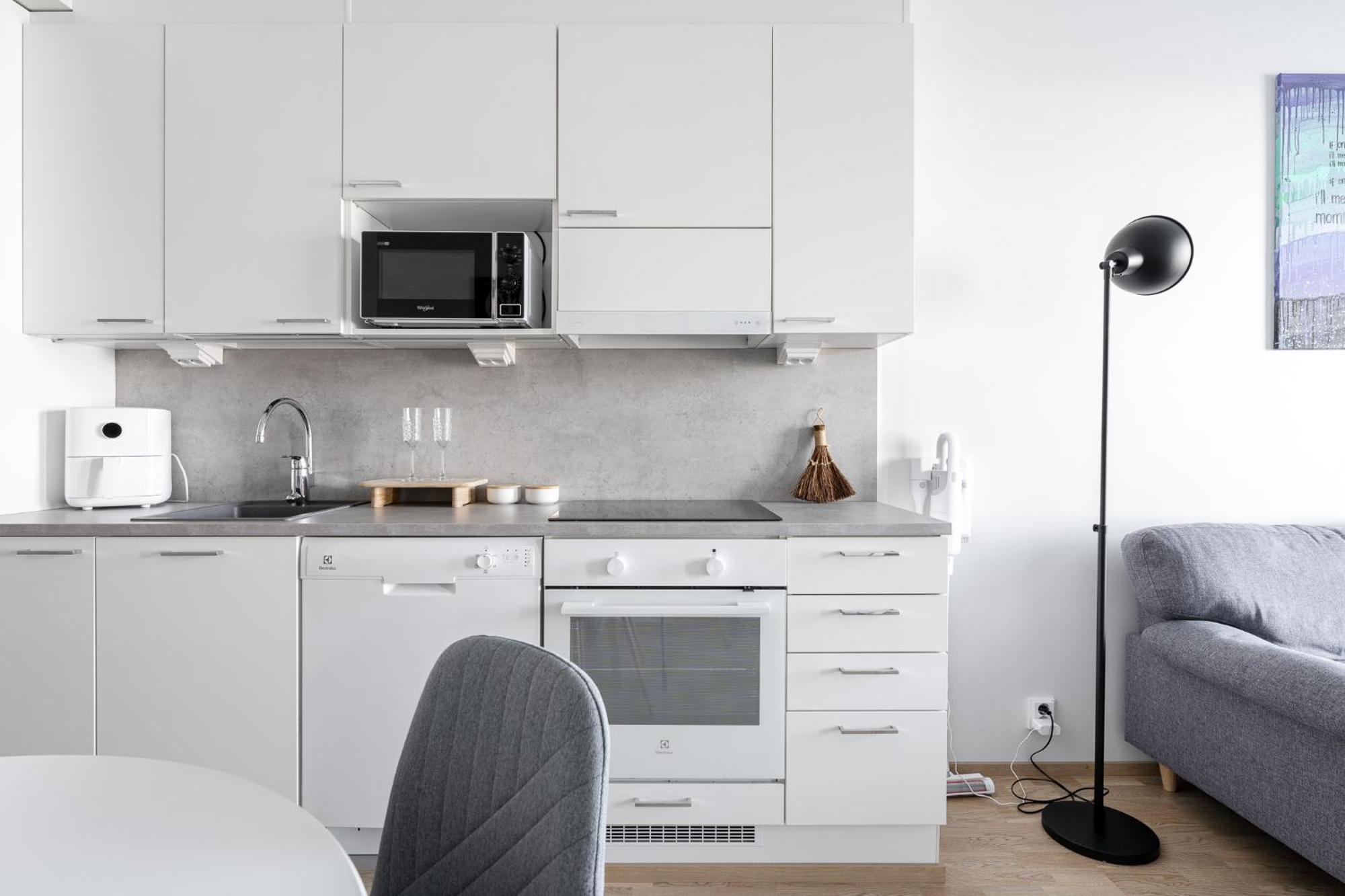 Modern 1br With Sauna & Balcony