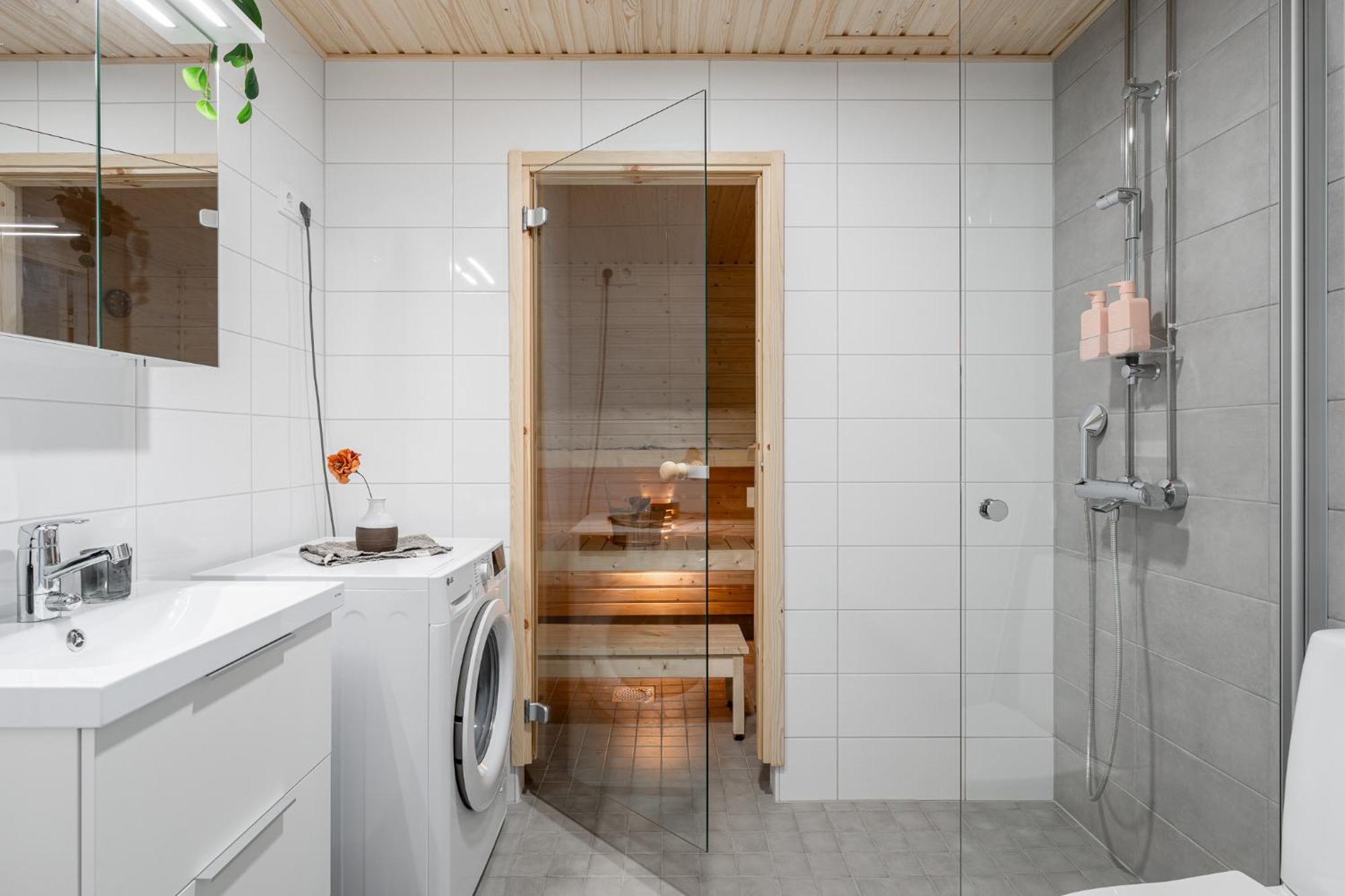 Modern 1br With Sauna & Balcony
