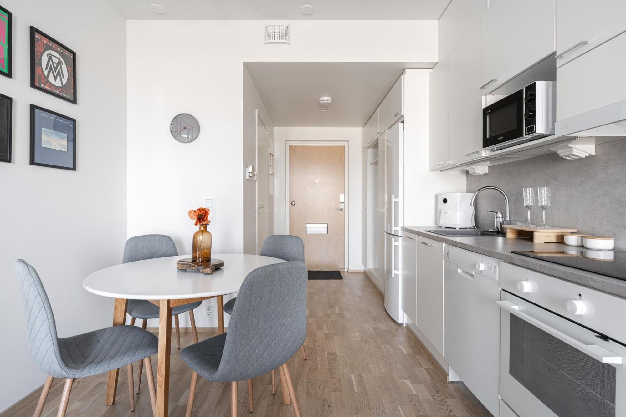 Appartamento Modern 1br With Sauna & Balcony *
